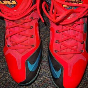 Lebron Elite 11 Hero